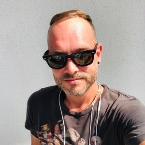 Meet your Posher, Stephane jean